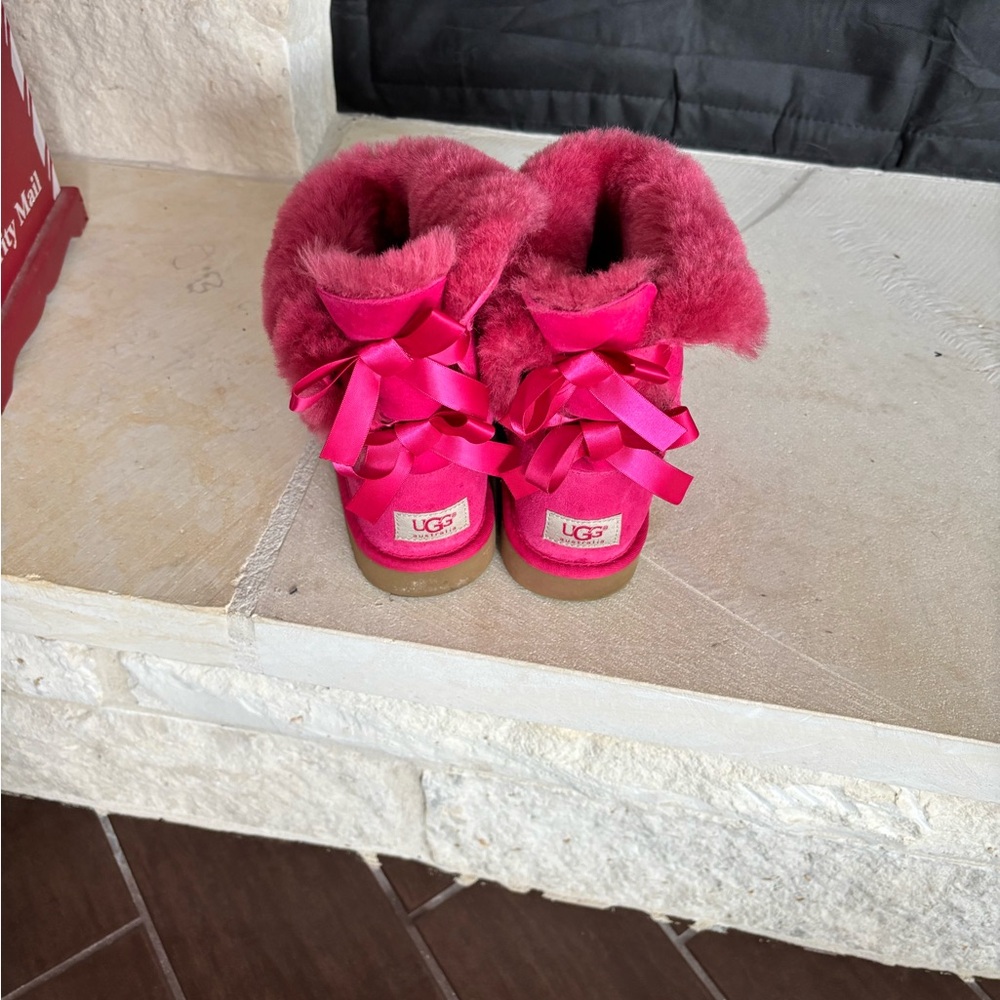 UGG Kids Pink Bow-Back Shearling Boots